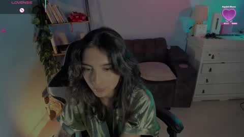 Snapshot of hera_069 chatting on 03/18/26, 07:06 Hello I am Valentina independent Colombian model I love sensuality and pleasure welcome online show from 03/18/26, 07:06