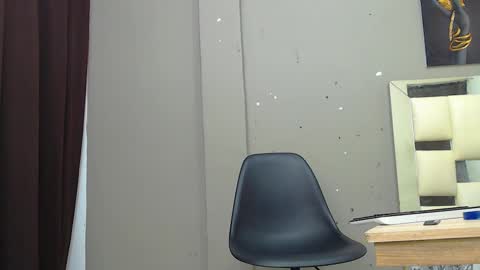 Snapshot of hera_divine chatting on 12/04/24, 02:20 HERA online show from 12/04/24, 02:20