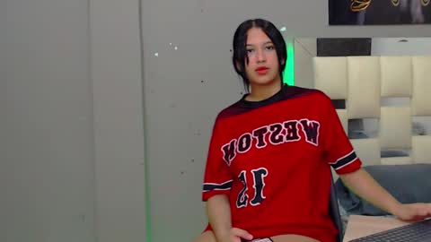 Snapshot of hera_divine chatting on 12/05/24, 06:32 HERA online show from 12/05/24, 06:32