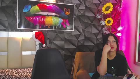 Snapshot of hera_divine chatting on 12/13/24, 11:50 HERA online show from 12/13/24, 11:50