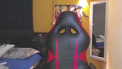 Snapshot of hera_divine chatting on 12/17/24, 02:12 HERA online show from 12/17/24, 02:12