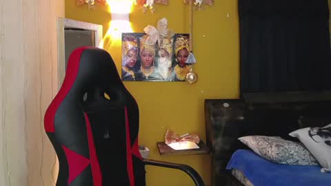 Snapshot of hera_divine chatting on 01/04/25, 12:48 HERA online show from 01/04/25, 12:48