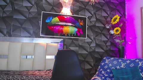 Snapshot of hera_divine chatting on 01/05/25, 07:49 HERA online show from 01/05/25, 07:49