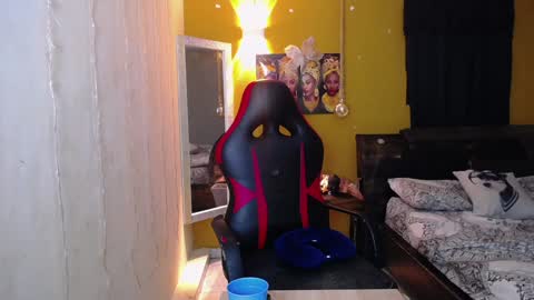 Snapshot of hera_divine chatting on 01/19/25, 04:44 HERA online show from 01/19/25, 04:44