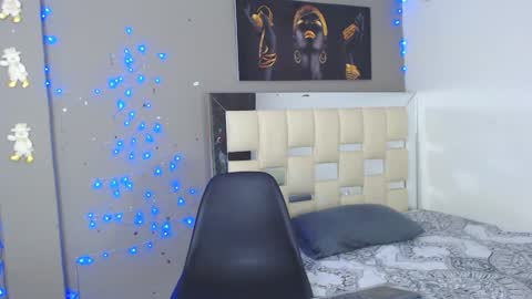 Snapshot of hera_divine chatting on 01/27/25, 04:41 HERA online show from 01/27/25, 04:41