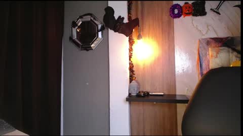 Snapshot of hera_divine chatting on 10/20/25, 10:21 HERA online show from 10/20/25, 10:21