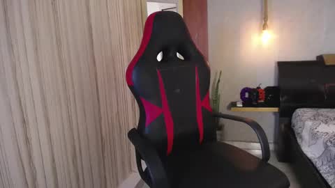 Snapshot of hera_divine chatting on 11/06/25, 09:37 HERA online show from 11/06/25, 09:37