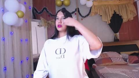 Snapshot of hera_divine chatting on 12/03/25, 07:01 HERA online show from 12/03/25, 07:01