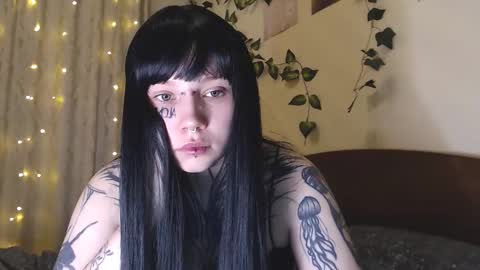 Snapshot of herbal_helpmepls chatting on 12/07/24, 09:44 dirty Diana online show from 12/07/24, 09:44