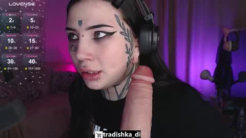 Snapshot of herbal_helpmepls chatting on 11/21/25, 07:23 dirty Diana online show from 11/21/25, 07:23