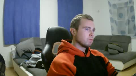 Snapshot of herbstenden chatting on 12/18/24, 06:14 John Pearl online show from 12/18/24, 06:14