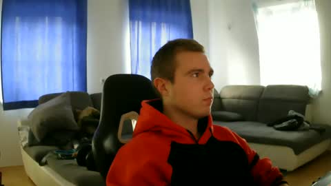 Snapshot of herbstenden chatting on 12/21/24, 01:21 John Pearl online show from 12/21/24, 01:21