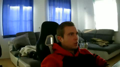 Snapshot of herbstenden chatting on 01/01/25, 11:27 John Pearl online show from 01/01/25, 11:27