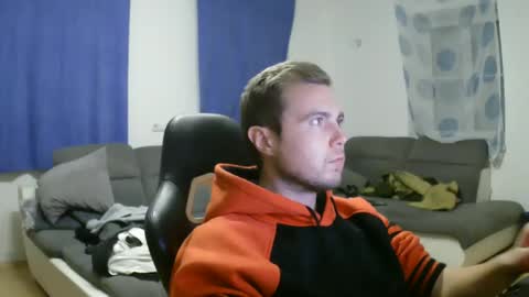 Snapshot of herbstenden chatting on 01/11/25, 08:32 John Pearl online show from 01/11/25, 08:32