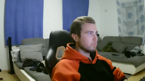 Snapshot of herbstenden chatting on 01/25/25, 07:18 John Pearl online show from 01/25/25, 07:18