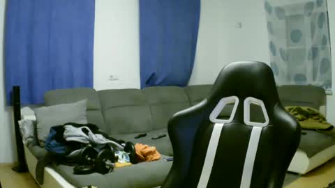 Snapshot of herbstenden chatting on 02/04/25, 11:27 John Pearl online show from 02/04/25, 11:27