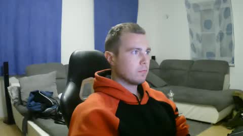 Snapshot of herbstenden chatting on 02/07/25, 06:34 John Pearl online show from 02/07/25, 06:34