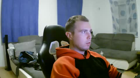 Snapshot of herbstenden chatting on 02/07/25, 09:37 John Pearl online show from 02/07/25, 09:37