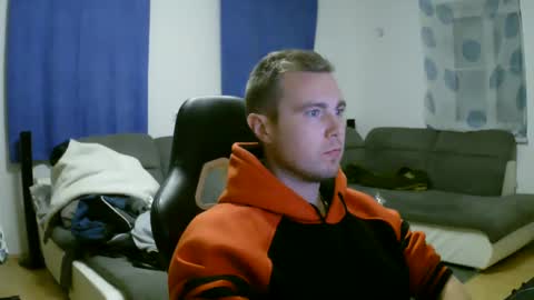 Snapshot of herbstenden chatting on 02/10/25, 07:28 John Pearl online show from 02/10/25, 07:28