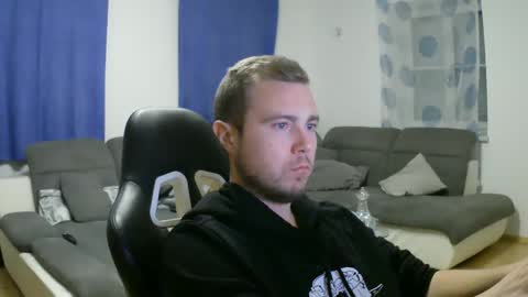 Snapshot of herbstenden chatting on 03/01/25, 09:26 John Pearl online show from 03/01/25, 09:26