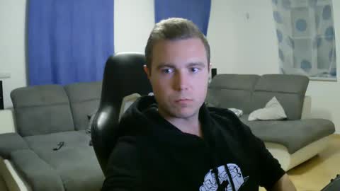 Snapshot of herbstenden chatting on 03/04/25, 08:05 John Pearl online show from 03/04/25, 08:05