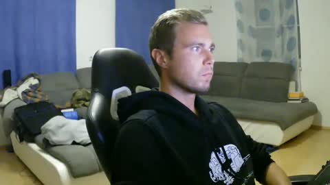 Snapshot of herbstenden chatting on 09/09/25, 06:40 John Pearl online show from 09/09/25, 06:40