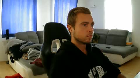 Snapshot of herbstenden chatting on 09/18/25, 08:49 John Pearl online show from 09/18/25, 08:49