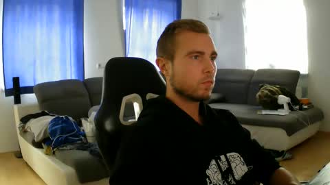 Snapshot of herbstenden chatting on 10/16/25, 11:44 John Pearl online show from 10/16/25, 11:44