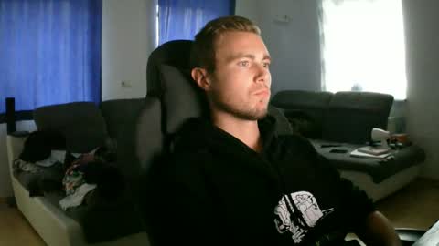 Snapshot of herbstenden chatting on 11/09/25, 02:37 John Pearl online show from 11/09/25, 02:37