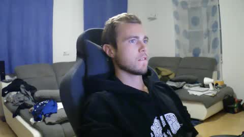 Snapshot of herbstenden chatting on 11/15/25, 05:42 John Pearl online show from 11/15/25, 05:42