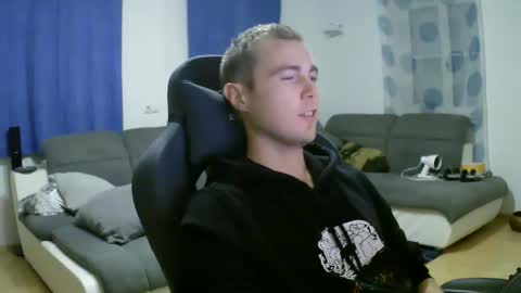 Snapshot of herbstenden chatting on 11/25/25, 06:19 John Pearl online show from 11/25/25, 06:19