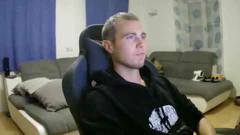 Snapshot of herbstenden chatting on 11/28/25, 04:31 John Pearl online show from 11/28/25, 04:31