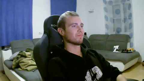 Snapshot of herbstenden chatting on 12/15/25, 10:25 John Pearl online show from 12/15/25, 10:25