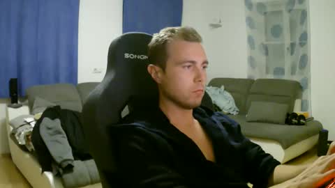 Snapshot of herbstenden chatting on 05/23/26, 08:02 John Pearl online show from 05/23/26, 08:02