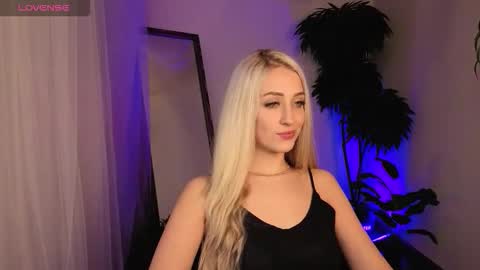 Elise online show from 03/18/26, 02:15