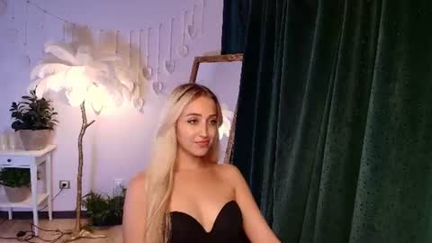Elise online show from 06/22/26, 03:36