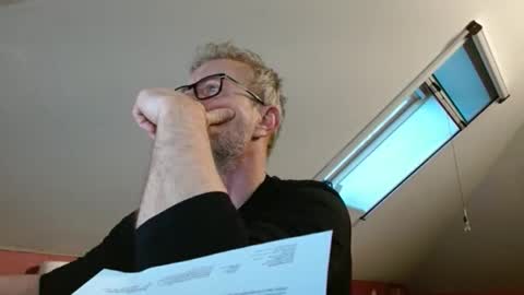 Snapshot of hering76 chatting on 12/17/25, 07:47 hering76 online show from 12/17/25, 07:47