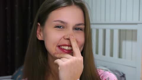 Nicole online show from 04/17/26, 08:23