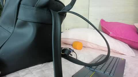 hermione_brown online show from 06/06/26, 11:37