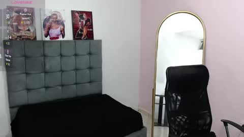 Snapshot of hermione_sweet18 chatting on 10/18/25, 10:32 Alana online show from 10/18/25, 10:32