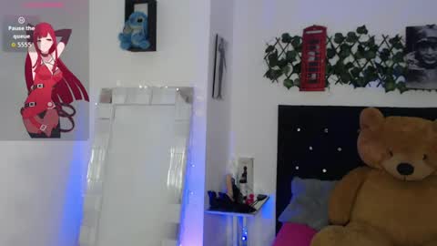 Snapshot of hermione_sweet18 chatting on 06/21/26, 11:51 Alana online show from 06/21/26, 11:51