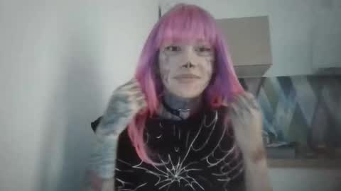 Snapshot of hermosa666 chatting on 12/17/25, 11:38 SatanGirl online show from 12/17/25, 11:38