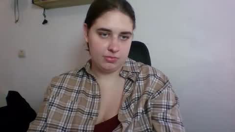 hess_luna_ online show from 10/09/25, 09:07