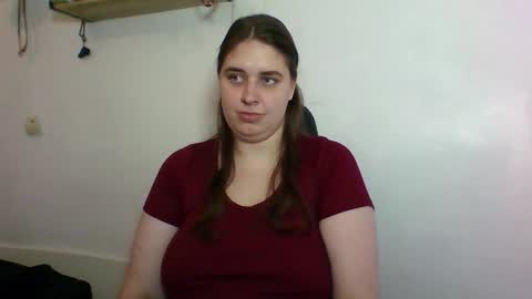 hess_luna_ online show from 10/13/25, 09:09