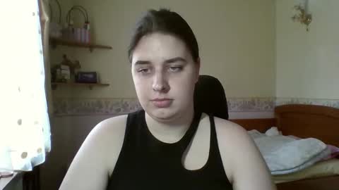 hess_luna_ online show from 03/25/26, 08:42