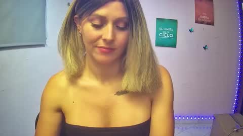 Hestesiaxx online show from 11/13/25, 01:26