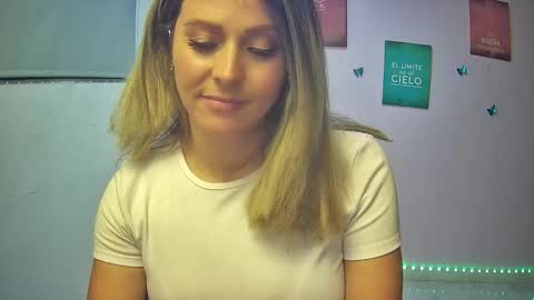 Hestesiaxx online show from 11/27/25, 10:56