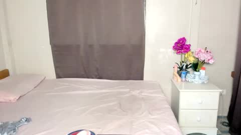 Hestia Make me In love with you online show from 09/15/25, 04:45