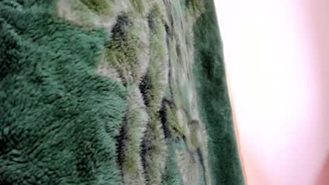 hesttia_ online show from 09/28/25, 10:04