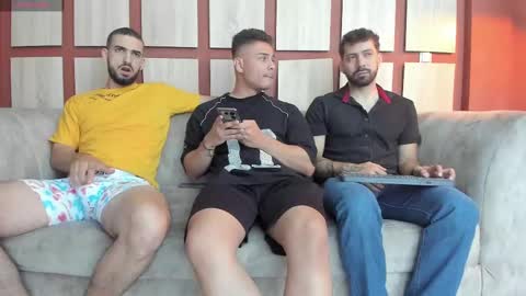Snapshot of heteros_men chatting on 02/23/25, 02:35 heteros men online show from 02/23/25, 02:35